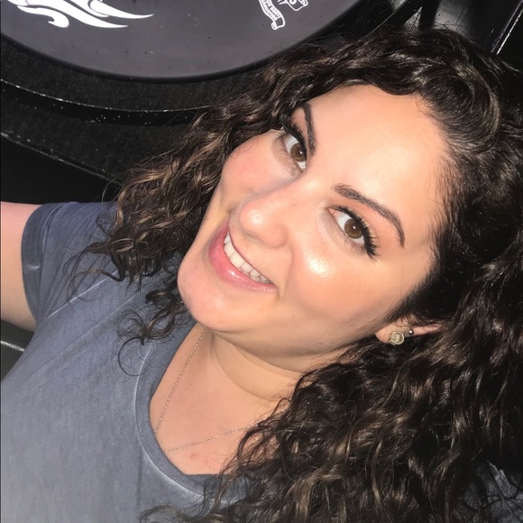 Meet your Posher, Rena - Picture 3 of 3